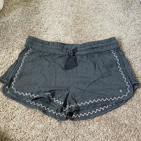 NWT Roxy Shorts size medium - Picture 1 of 5